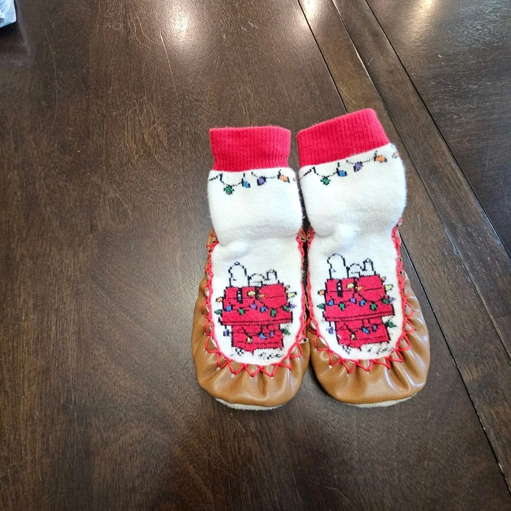 Hanna Andersson Peanuts Slipper Socks Kids 7-9 White Snoopy Christmas Moccasins